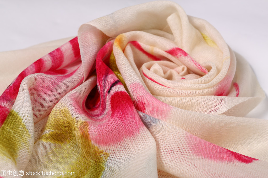 錦繡風華 中式風格紡織品中的面料圍巾藝術